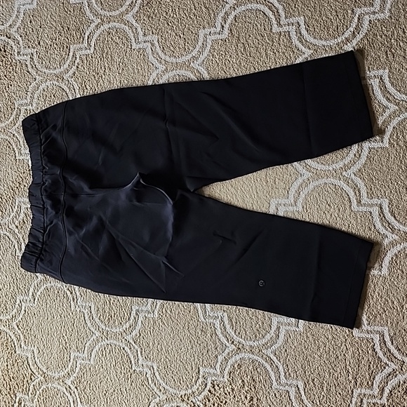 EUC Lululemon On the Fly Crop 23" in Black. - Picture 2 of 6